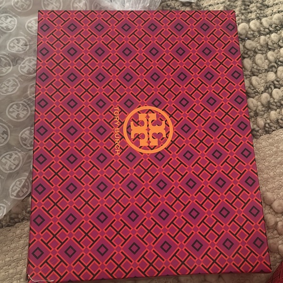 TORY BURCH SIZE 9 WOMENS LIGHT BEIGE MONOGRAM TRAINERS - Picture 9 of 11